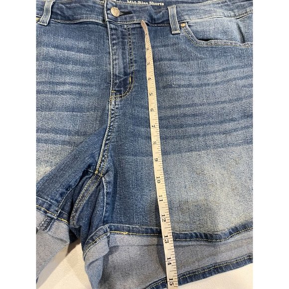 Signature by Levi Women's Mid Rise Denim Shorts Rolled Cuffed Hem Blue Size 20 - Picture 4 of 7